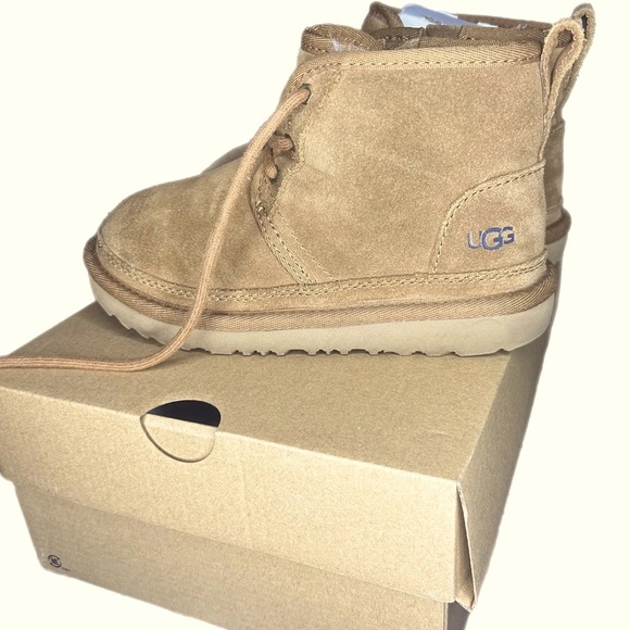 UGG boots | unisex | tan | little kids | sz 12 | like new - Picture 3 of 7